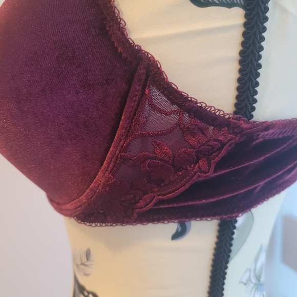 Vintage Vanity Fair Velvet Bra And Underwear Set - Picture 3 of 10